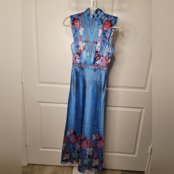 Saloni Fleur Midi Dress In Sky Flourish - Picture 3 of 8